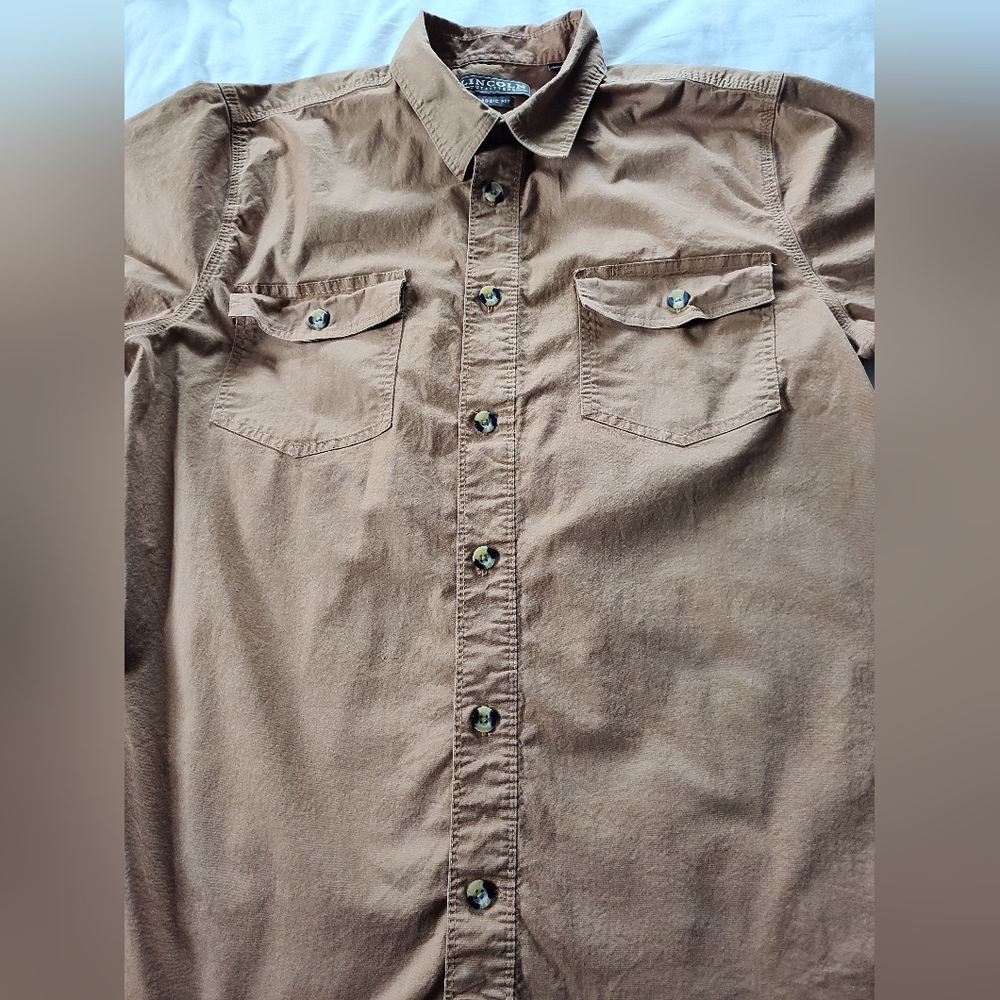 LINCOLN OUTFITTERS Men's Button Up Shirt. Size XL. Short Sleeves.